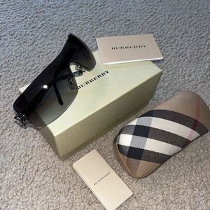 Stylish men’s Burberry sunglasses with the original case and box.